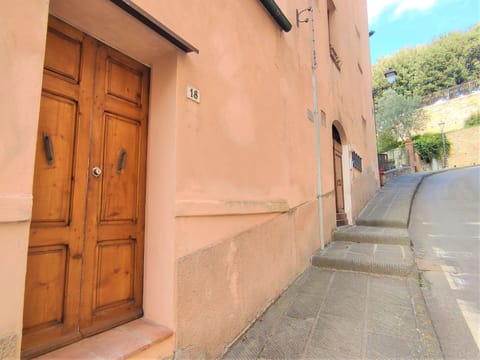 Water, Sky, Daytime, Building, Azure, Beach, Coastal And Oceanic Landforms, Urban Design, Horizon, Cloud