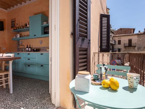 Table, Furniture, Property, Building, Cabinetry, Tableware, Window, Lighting, Interior Design, Wood