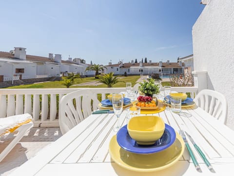 Sky, Property, Plant, Building, Seaside Resort, Azure, Outdoor Furniture, Urban Design, Condominium, Leisure