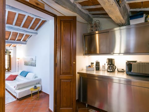 Property, Building, Cabinetry, Countertop, Wood, Kitchen Stove, Gas Stove, Kitchen Appliance, Cooktop, Interior Design