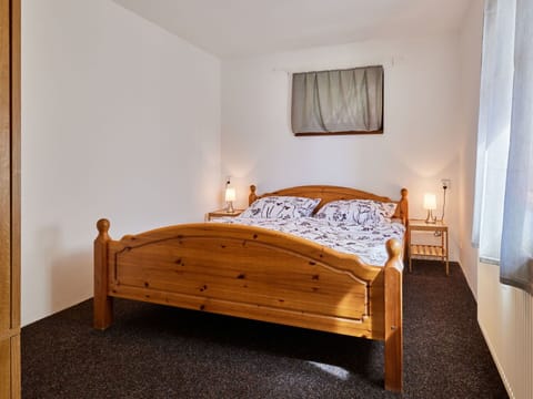 Furniture, Property, Comfort, Building, Wood, Interior Design, Architecture, Bed Frame, Floor, Flooring