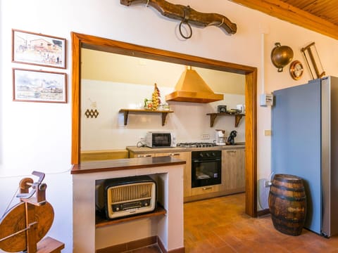 Cloud, Sky, Building, Urban Design, Neighbourhood, Plant, Condominium, Tower Block, Residential Area, Facade