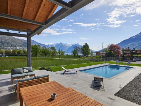 Sky, Property, Building, Snow, Window, Wood, Slope, House, Tree