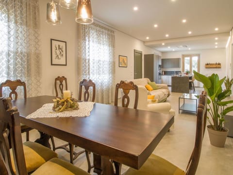 Sky, Property, Building, Snow, Window, Wood, Slope, House, Tree