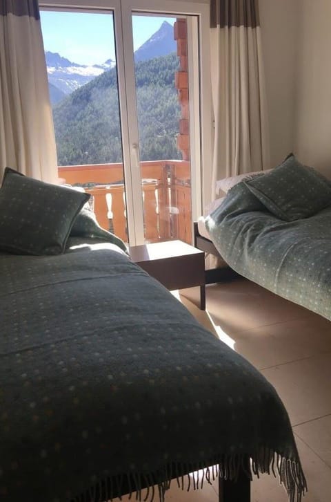 Furniture, Property, Building, Comfort, Wood, Textile, Shade, Interior Design, Lamp, Pillow