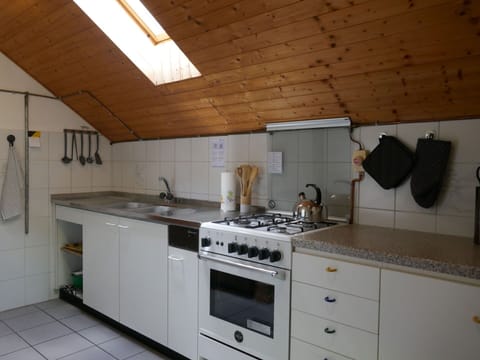 Cabinetry, Countertop, Property, Building, Tap, Kitchen Stove, Kitchen Sink, Sink, Kitchen, Kitchen Appliance