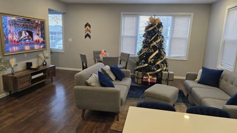 Main Fl: Living room