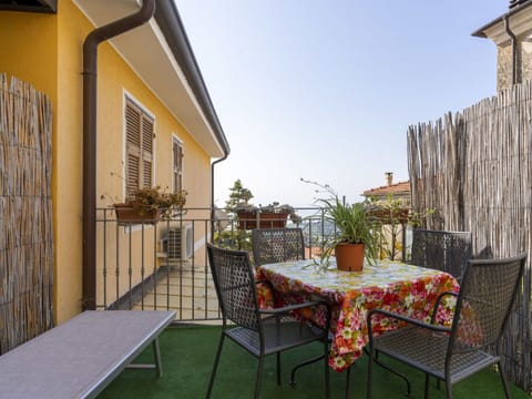 Cloud, Plant, Sky, Building, Daytime, Property, Window, Tree, House, Land Lot