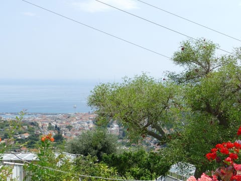 Water, Sky, Table, Furniture, Property, Chair, Azure, Outdoor Table, Outdoor Furniture, Tableware