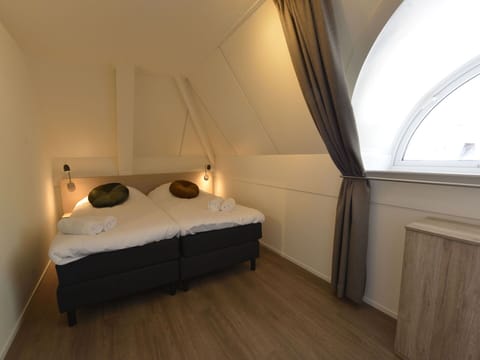 Building, Furniture, Comfort, Bed Frame, Wood, Interior Design, House, Flooring, Floor, Bed