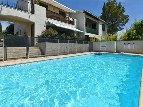 Food, Table, Tableware, Plant, Furniture, Sky, Chair, Dishware, Plate, Outdoor Furniture