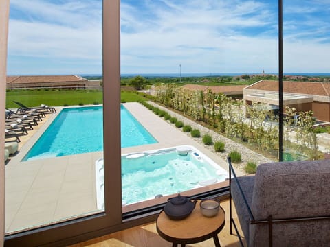 Water, Cloud, Sky, Building, Plant, Window, Swimming Pool, Tree, House, Leisure