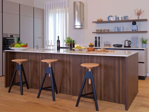 Water, Cloud, Sky, Building, Plant, Window, Swimming Pool, Tree, House, Leisure