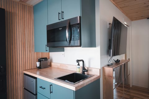 ec33f731-c687-410e-87aa-c0a842e43fa4