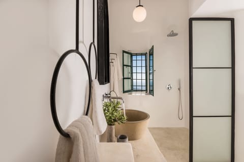 Honeymoon Studio Suite, Private Pool (Efta) | Minibar, in-room safe, soundproofing, iron/ironing board