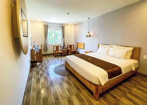 Deluxe Double Room, Garden View | Down comforters, pillowtop beds, minibar, in-room safe