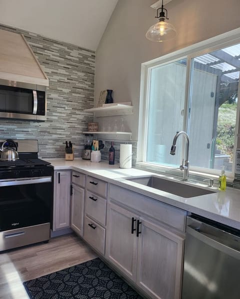 Fully equipped kitchen.