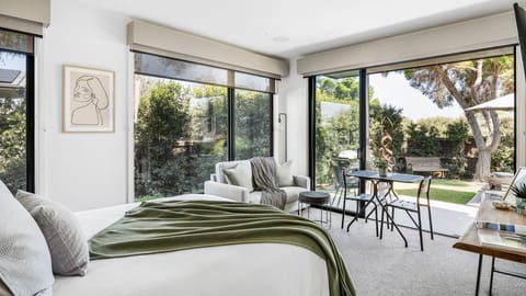 Studio One - Deluxe Master Suite