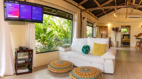 Living Area w/sofa bed