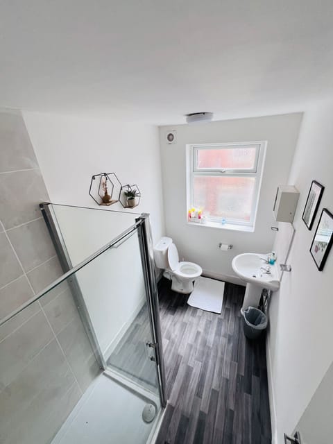 Apartment, Private Bathroom (Three  Bedroom) | Bathroom