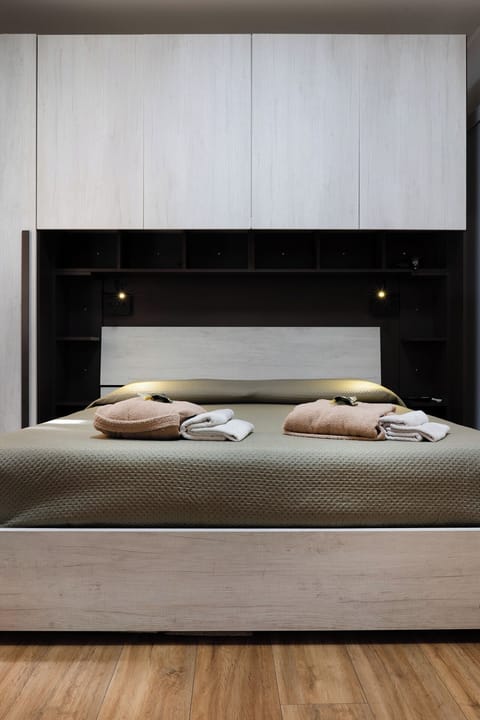 Business Studio | Premium bedding, soundproofing, iron/ironing board, free WiFi