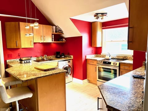 Full designer kitchen with granite countertops and breakfast (dining) bar