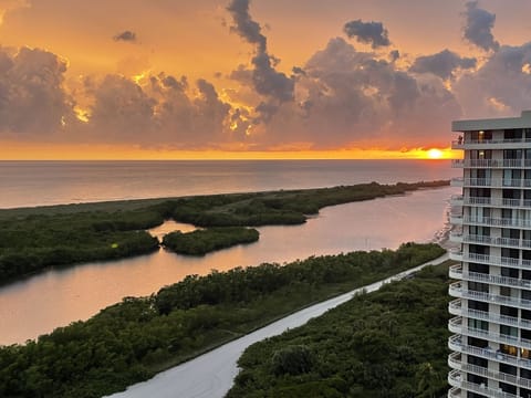 Beautiful ocean views and gorgeous sunsets!