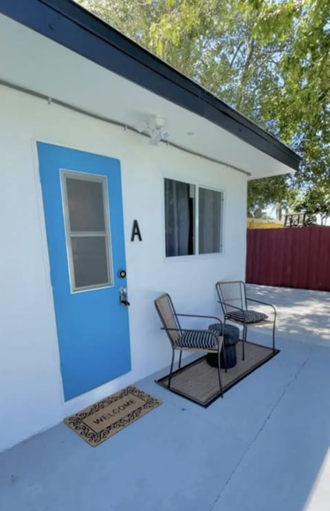 Entry door with smart lock 