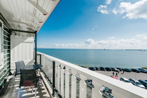 Deluxe Twin Room, 2 Twin Beds | Lake view