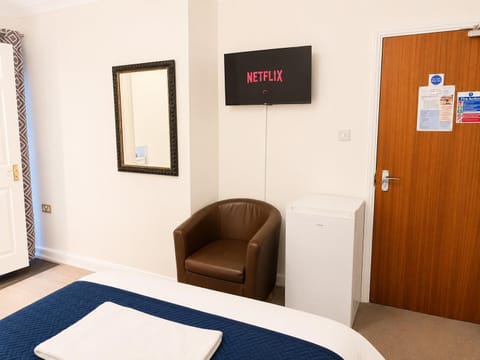 Royal Double Room | Laptop workspace, soundproofing, WiFi (free), individually furnished