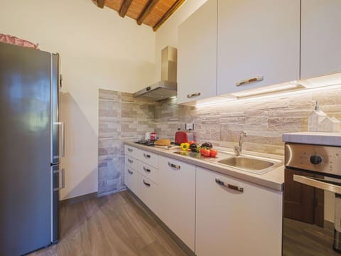 Wood, Lighting, Interior Design, Flooring, Floor, Living Room, Real Estate, Hardwood, Table, Beam