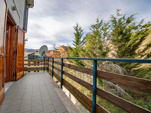 Cloud, Sky, Plant, Wood, Road Surface, Fence, Real Estate, Leisure, Landscape, Waterway