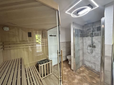 Building, Interior Design, Window, Flooring, Floor, Wood, House, Hall, Shower