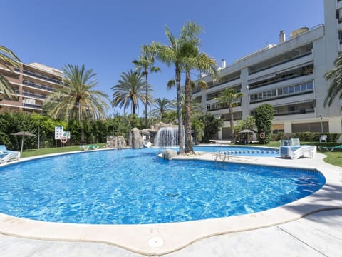Water, Property, Daytime, Sky, Building, Plant, Azure, Swimming Pool, Tree