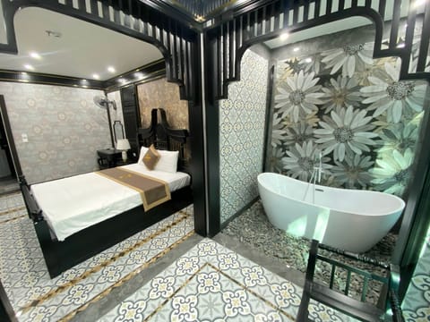 Deluxe Room | Desk, free WiFi, bed sheets
