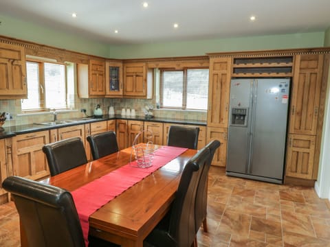 Dishwasher, cookware/dishes/utensils