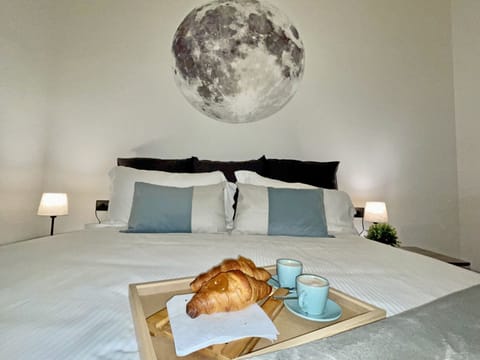 1 bedroom, down comforters, pillowtop beds, desk