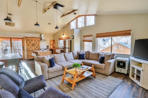 National park adventures by day, cozy comfort by night! Zen Zion Blue Jay's living room welcomes you with a sectional couch, TV, and a gas fireplace.