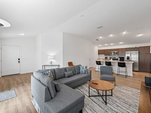 7-_OpulentREMedia-10