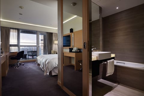 K Deluxe Room ,1 King Bed, Balcony | In-room safe, desk, blackout drapes, soundproofing