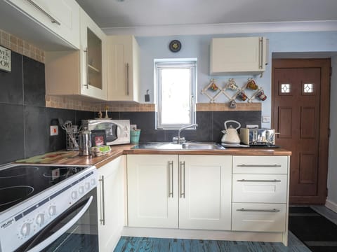 White wall and base cupboards. Electric cooker
