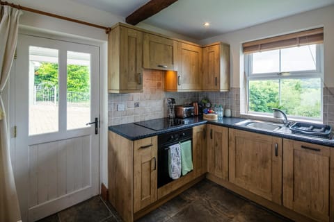 Fitted kitchen area: built-in oven, hob with extractor fan, toaster and kettle