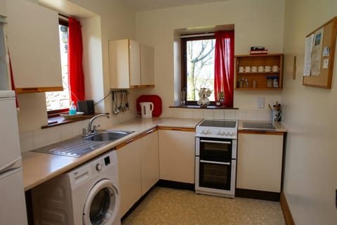Kitchen with electric cooker, sink, washing machine, fridge/freezer and kettle