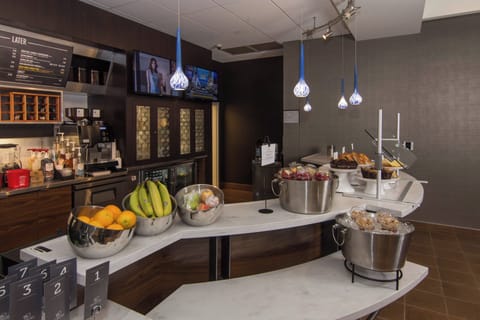 Daily cooked-to-order breakfast for a fee
