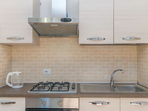 Kitchen Sink, Countertop, White, Cabinetry, Tap, Sink, Kitchen, Plumbing Fixture, Kitchen Stove, Lighting