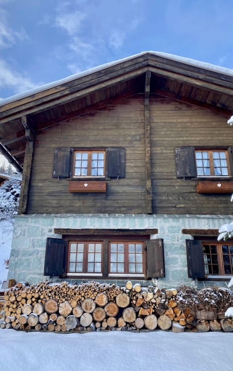 Building, Sky, Window, House, Wood, Cloud, Cottage, Facade, Rural Area, Tints And Shades