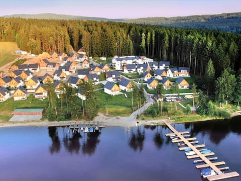 Water, Water Resources, Property, Plant, Building, Tree, Natural Landscape, Azure, Lake, House