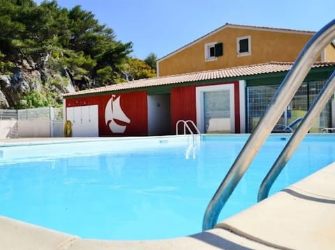 Sky, Water, Swimming Pool, Window, Building, Azure, Plant, Shade, Tree, Outdoor Furniture