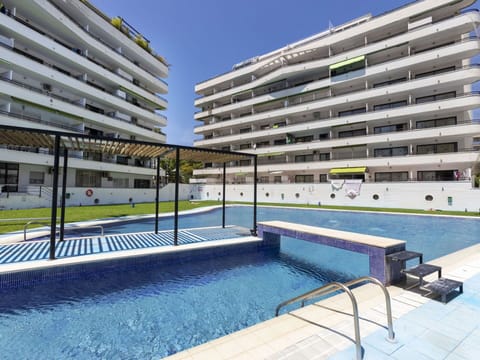 Building, Water, Property, Window, Sky, Swimming Pool, Plant, Shade, Urban Design, Tower Block