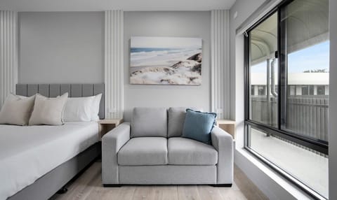 Superior Studio | Hypo-allergenic bedding, pillowtop beds, in-room safe, desk